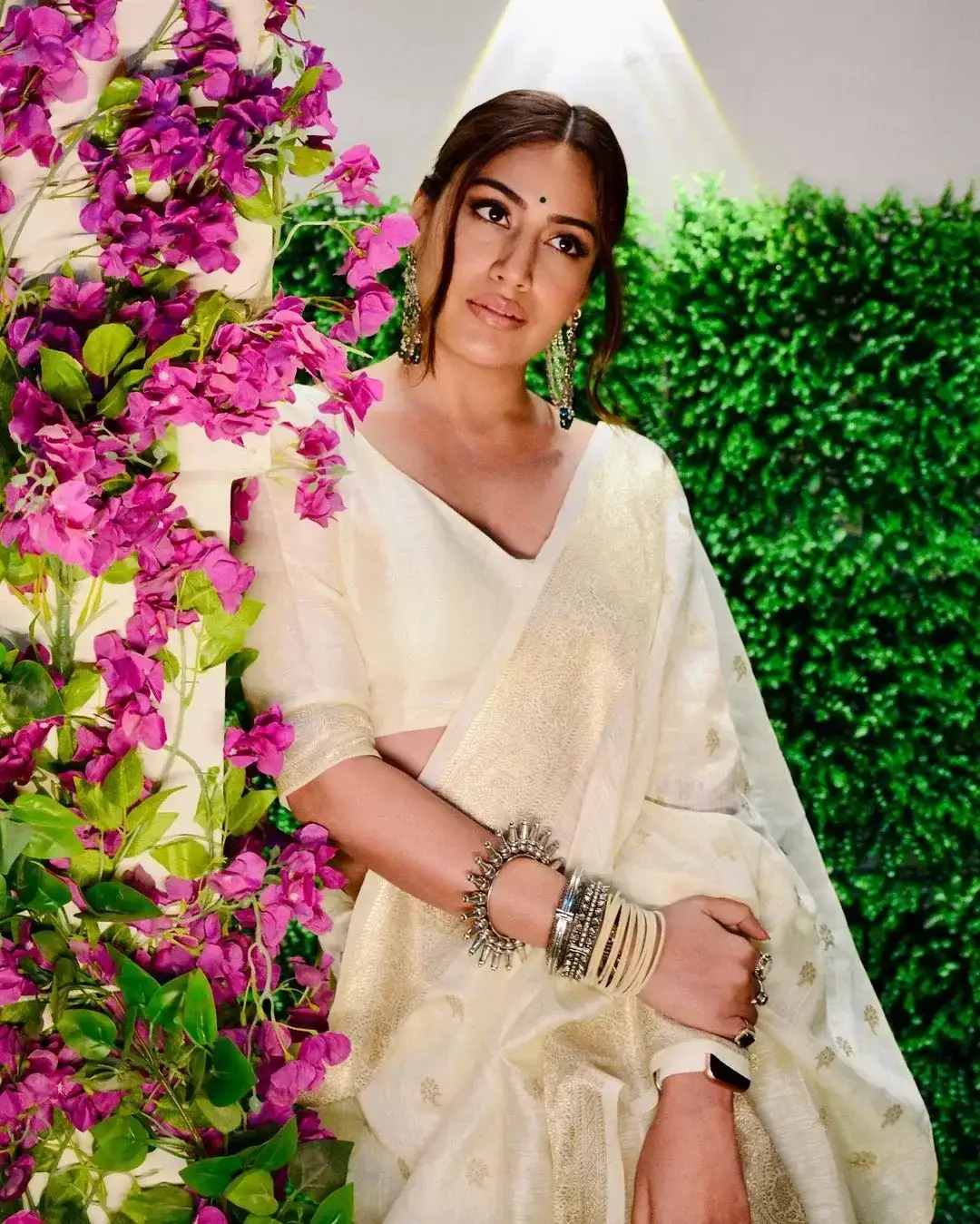 INDIAN ACTRESS SURBHI CHANDNA IN TRADITIONAL WHITE SAREE 2